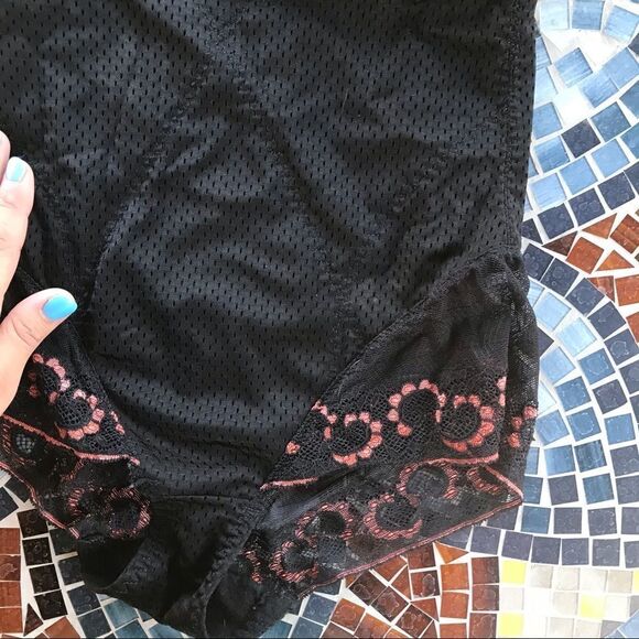 Black High Waisted Contour Bottoms - Picture 2 of 5